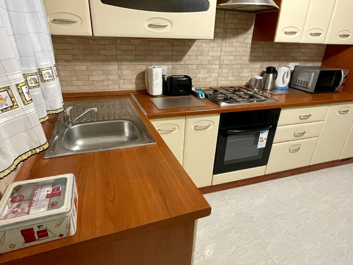 Regent Court - 3 Bedroom Apartment Within Walking Distance From Seafront St. Paul's Bay Bagian luar foto
