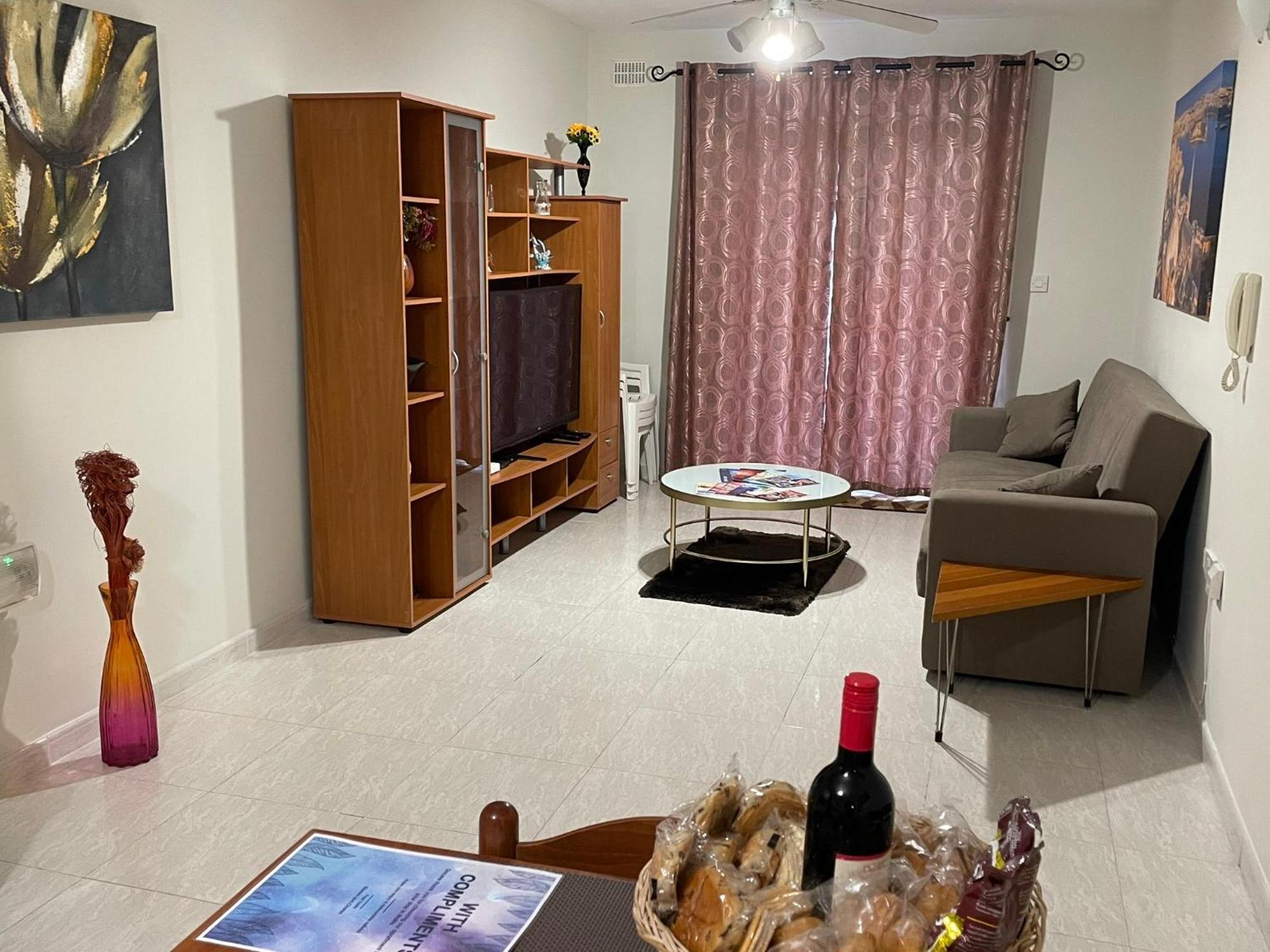 Regent Court - 3 Bedroom Apartment Within Walking Distance From Seafront St. Paul's Bay Bagian luar foto