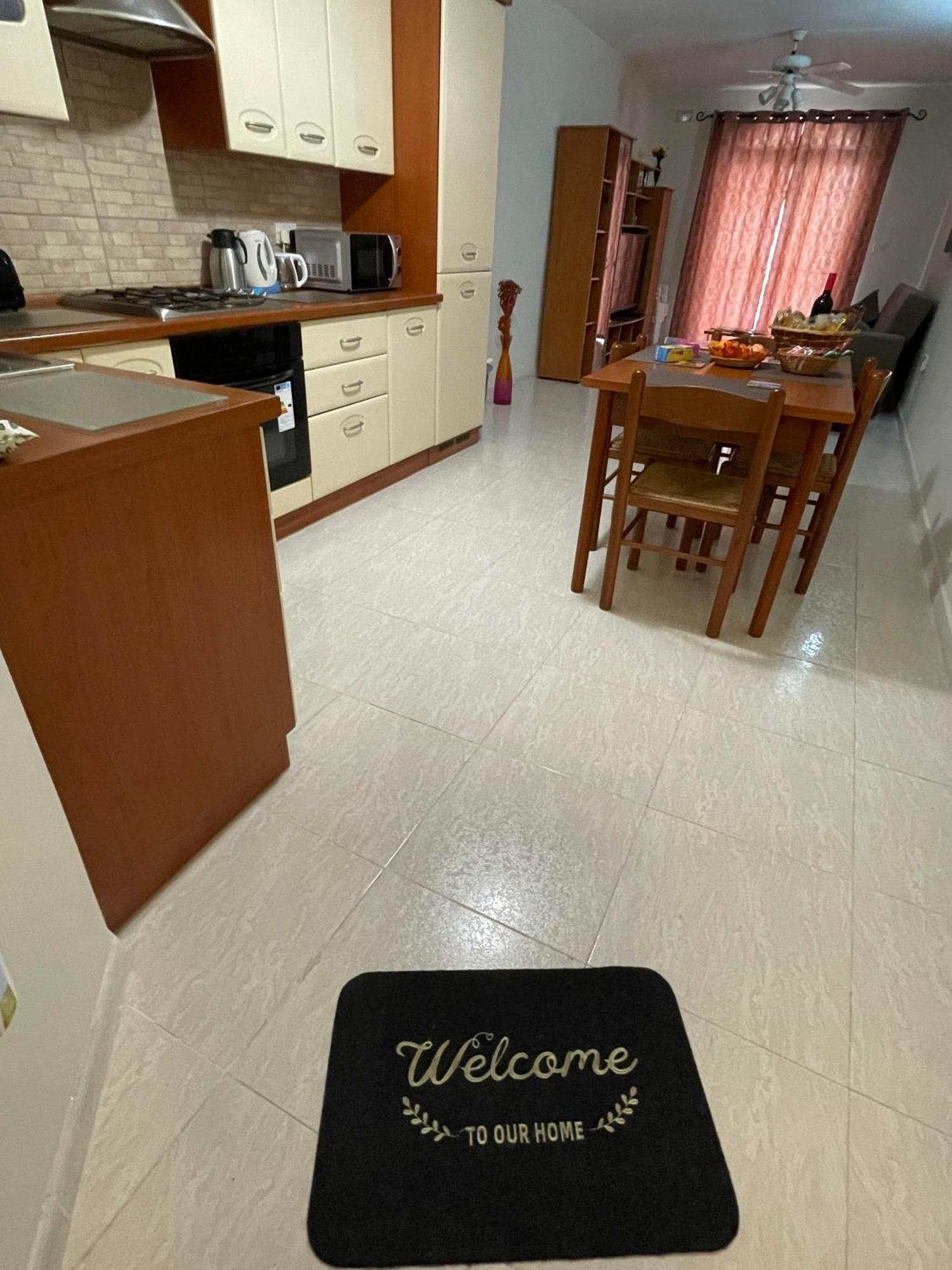 Regent Court - 3 Bedroom Apartment Within Walking Distance From Seafront St. Paul's Bay Bagian luar foto